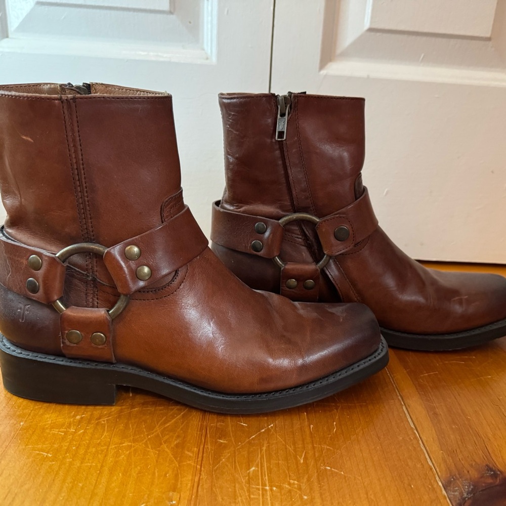 FRYE AND CO. Brown Ankle Boots with Vintage Patina